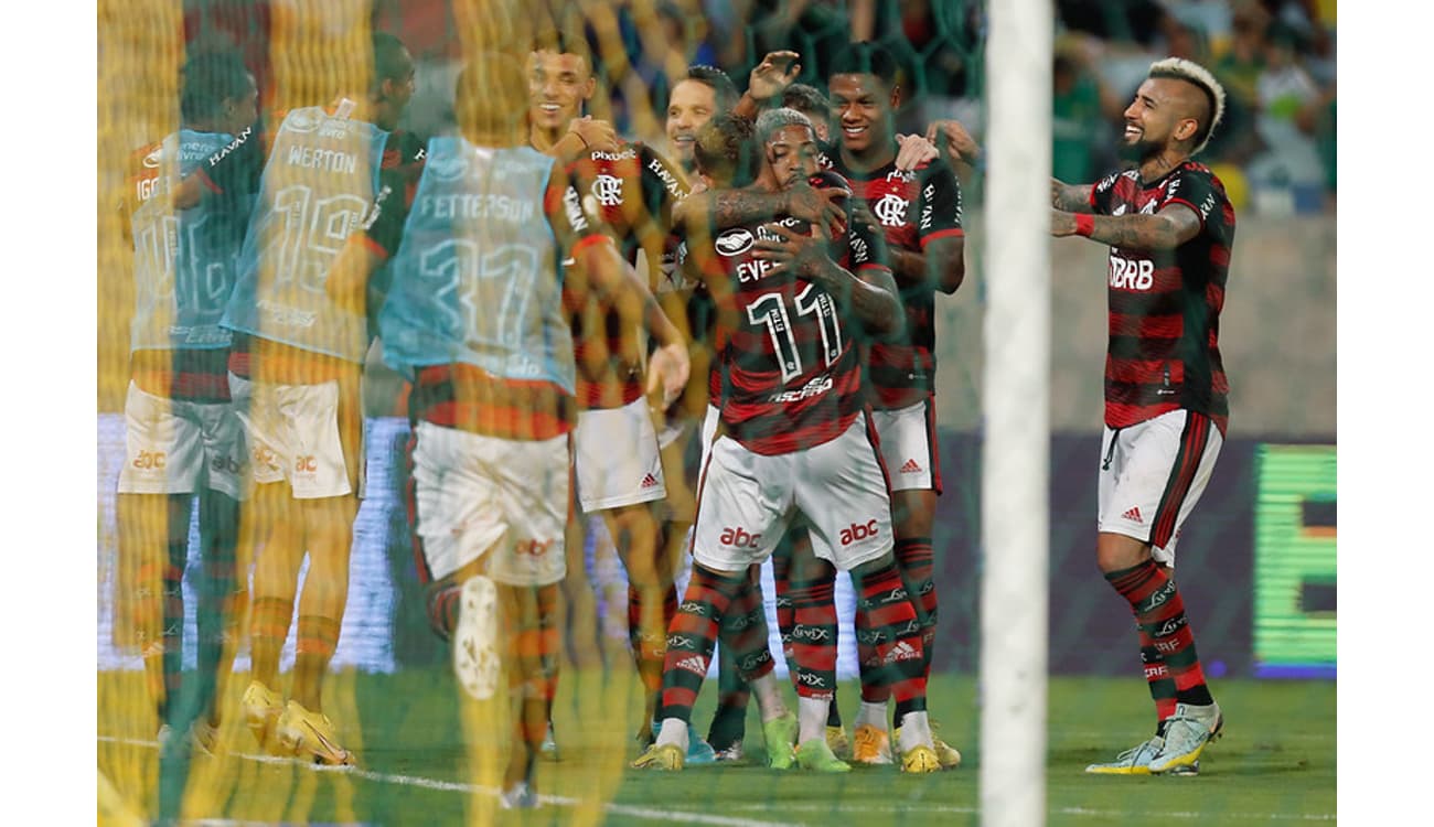 Fluminense goleia Flamengo por 4 a 0 na Arena Pantanal