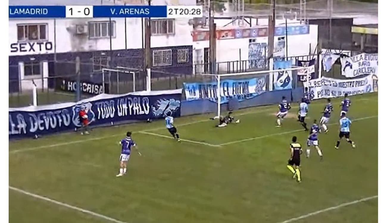 VÍDEO: Atacante acerta o ângulo em gol impressionante na final da