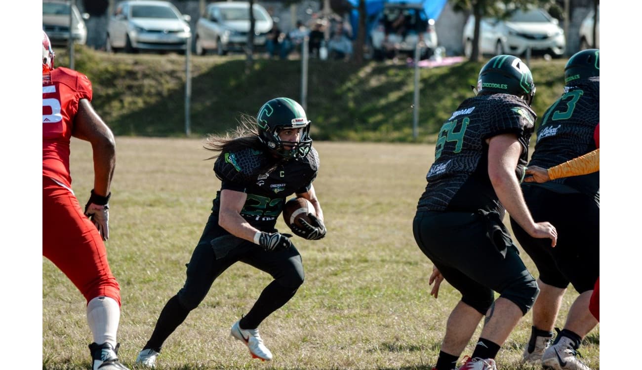 Jogador De Futebol Da High School Em Ação Durante Um Jogo No Sul