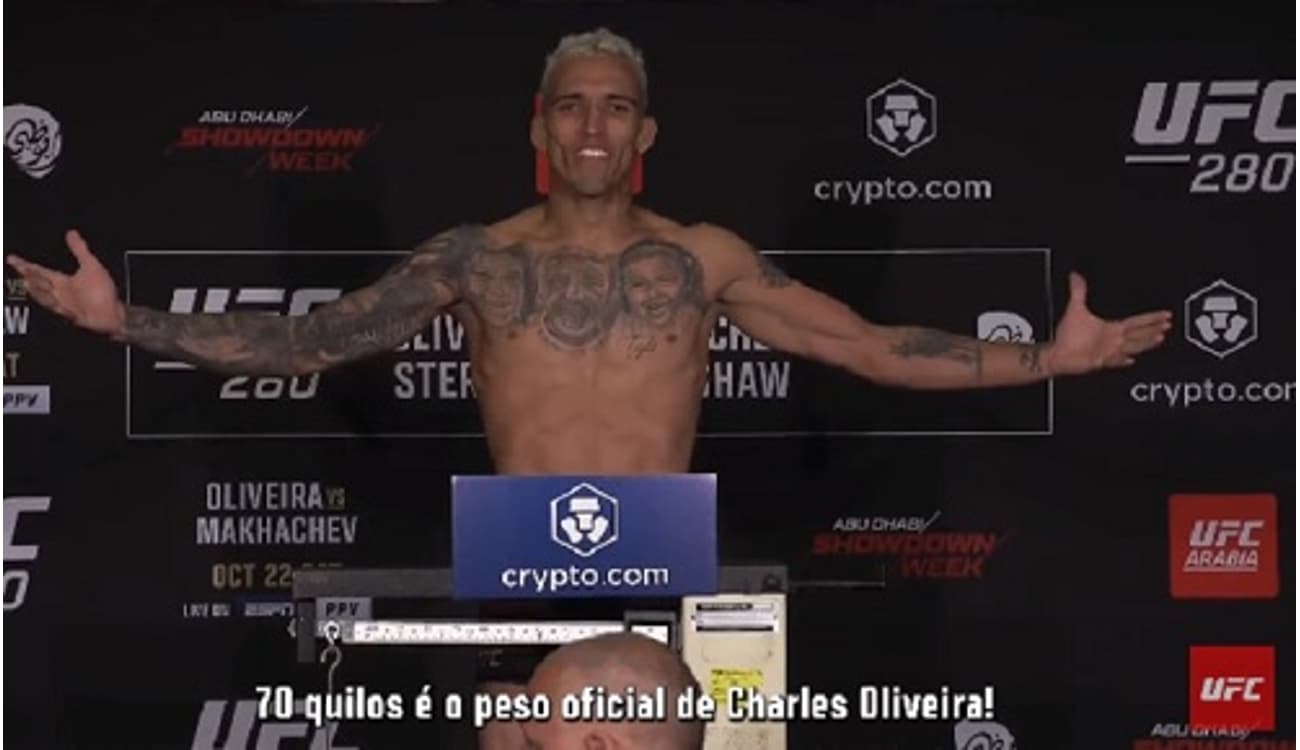 CHARLES DO BRONX X MAKHACHEV: RUSSO DOMINA O BRASILEIRO, CUMPRE