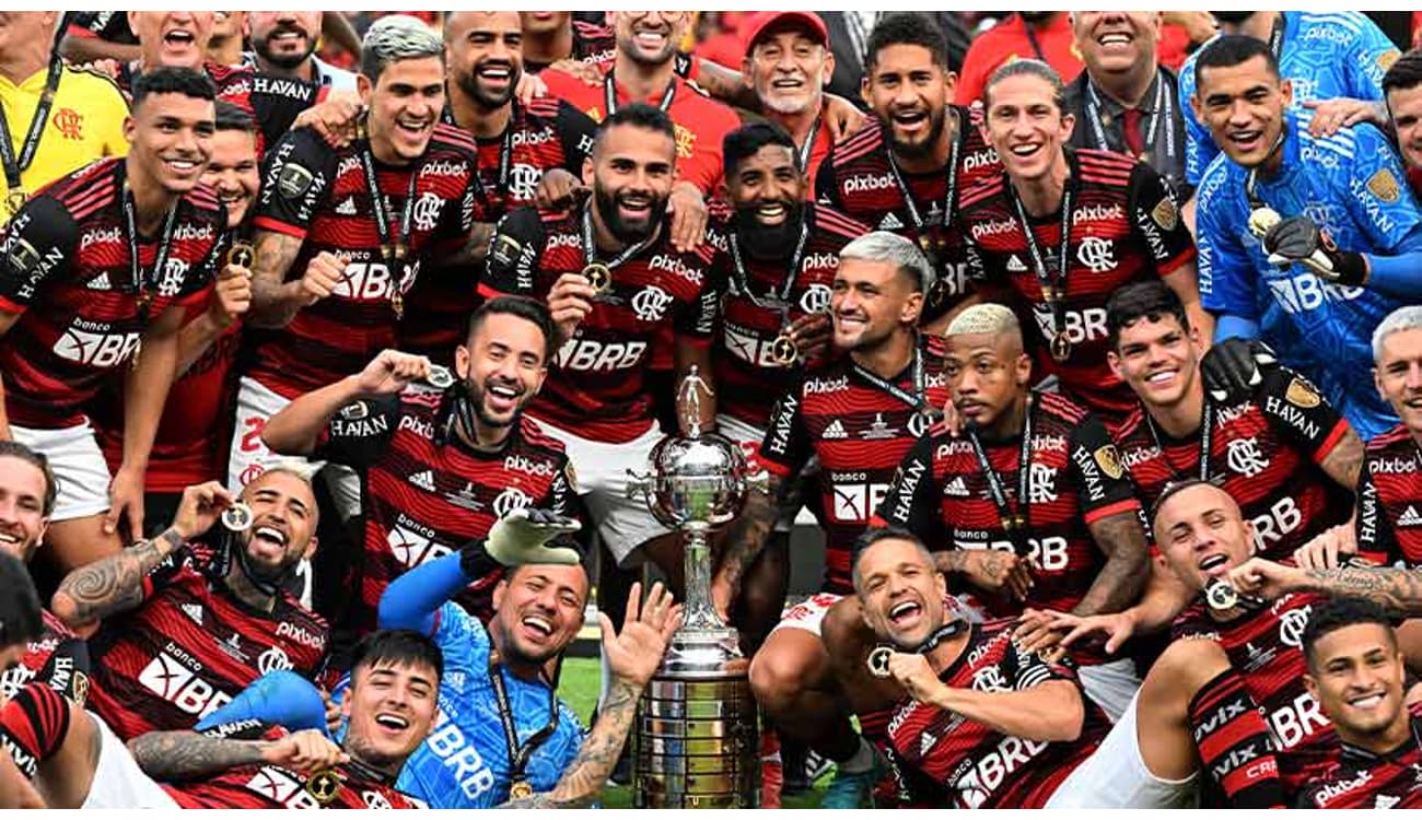 Flamengo homenageia jogadores que entraram em campo na final da