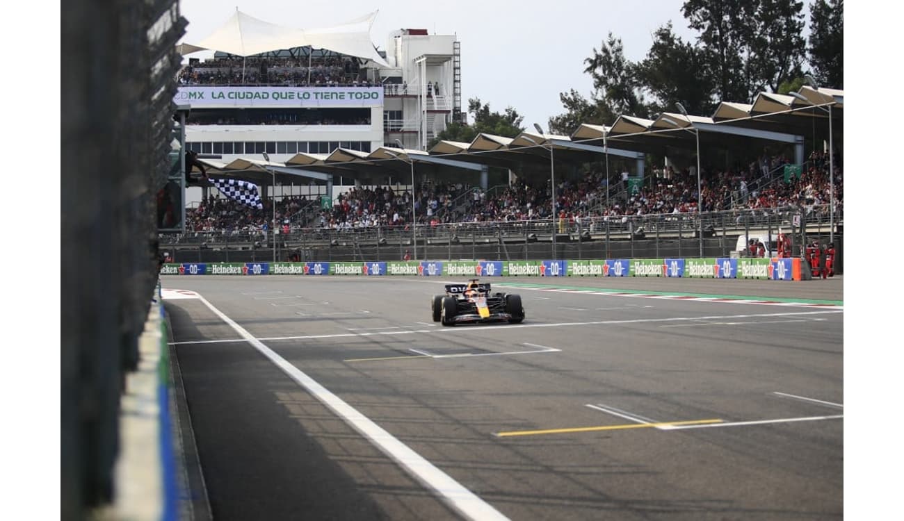 GP do México: Em sessão cheia de novatos, Verstappen lidera