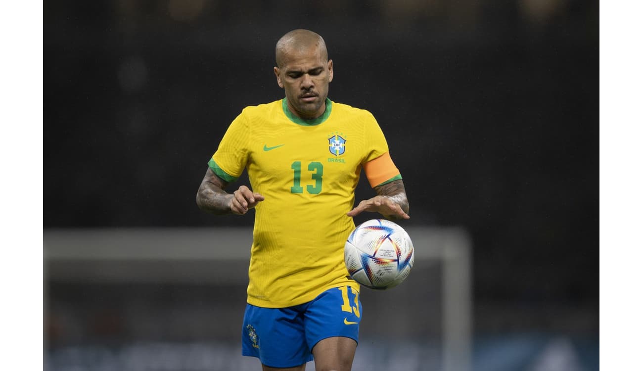 Daniel Alves pode se tornar o brasileiro mais velho a jogar uma Copa -  07/11/2022 - UOL Esporte