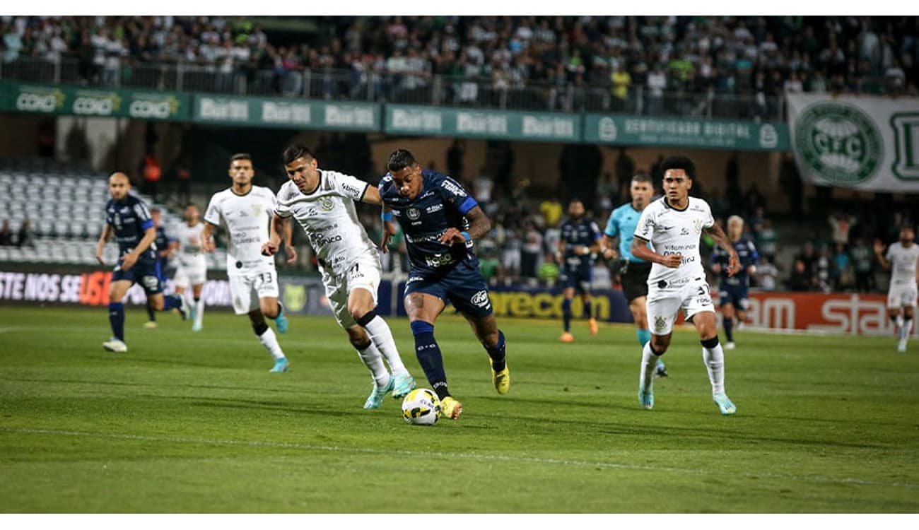 Corinthians e Coritiba empatam em jogo agitado pelo Brasileirão