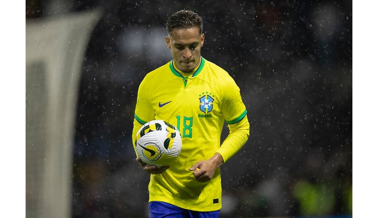 Copa do Mundo de 2022: Como surgiu a camisa azul do Brasil, que será usada  contra Camarões, Futebol