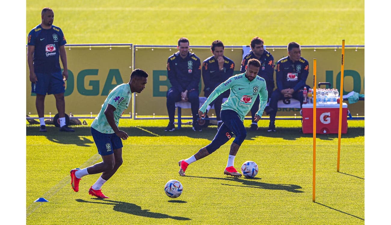 Seleção nacional de futebol feminino realiza último treino antes