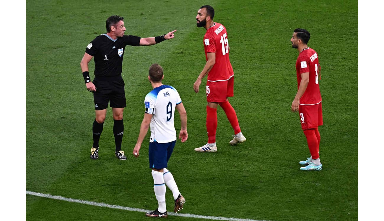 Brasil atropela Irã na primeira rodada da Copa do Mundo de