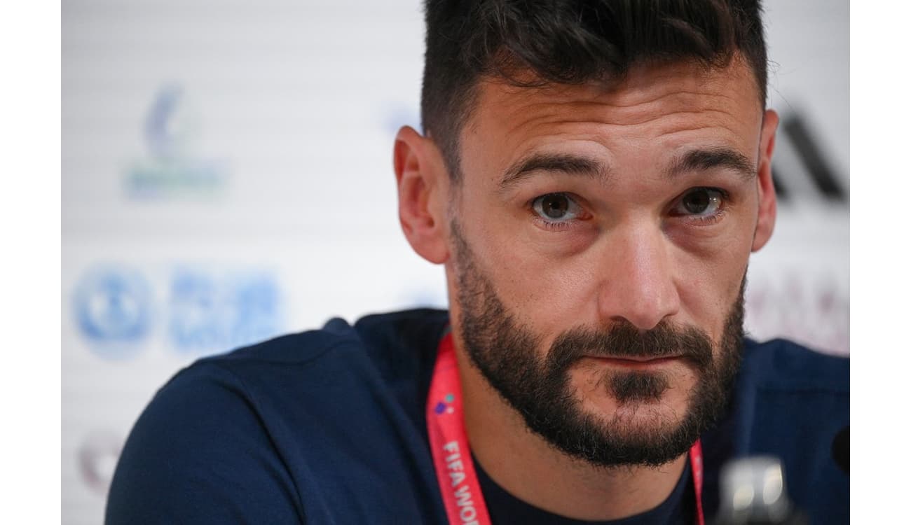 Campeão, francês Hugo Lloris é o quarto goleiro a levantar a taça da Copa -  15/07/2018 - Esporte - Folha