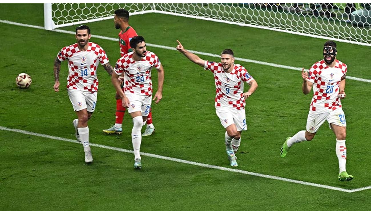 Transmissão do placar da partida de futebol da copa do euro das oitavas de  final da croácia x espanha