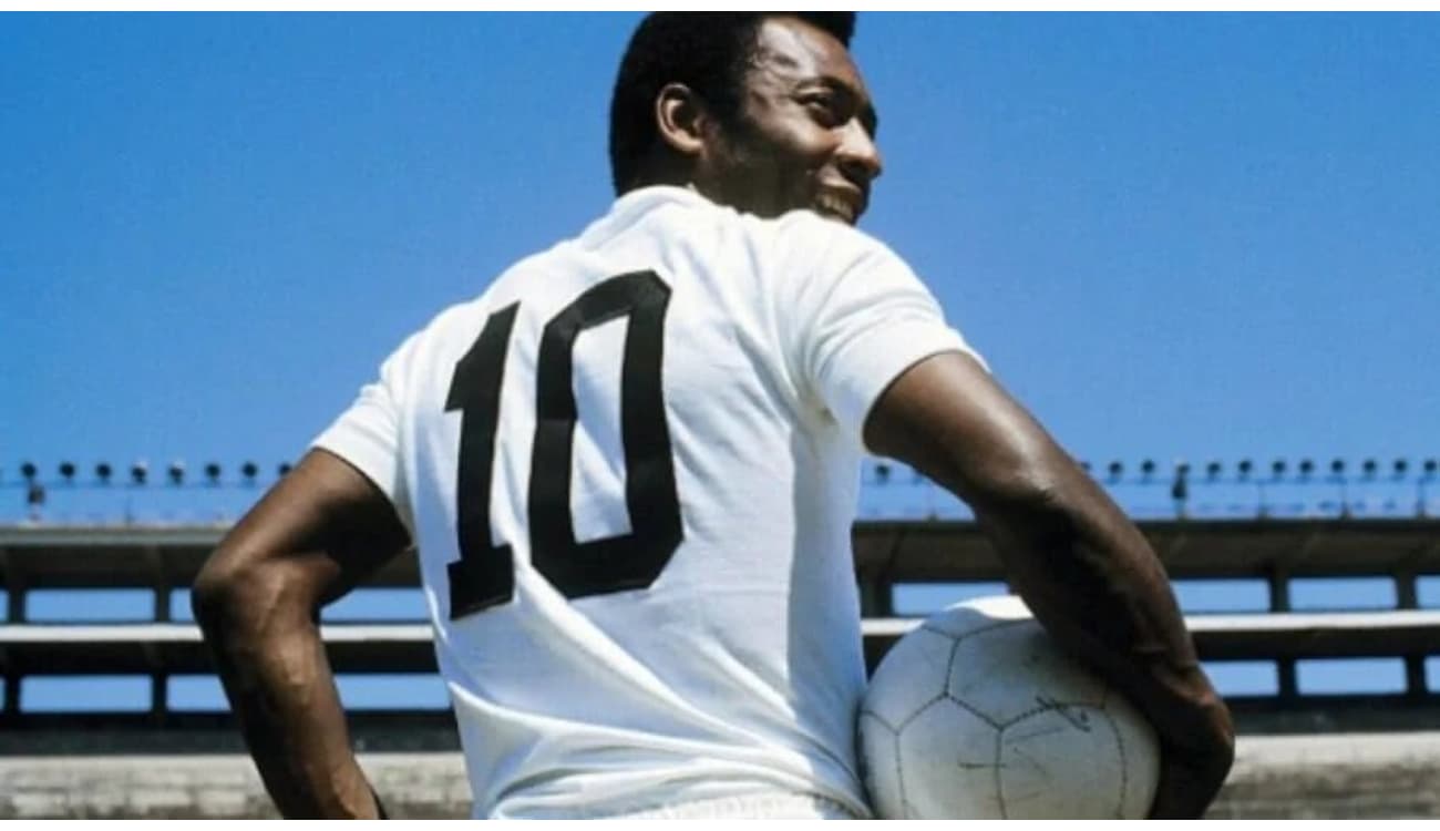 Recorde de gols do Rei Pelé em jogo do Santos é eternizado em