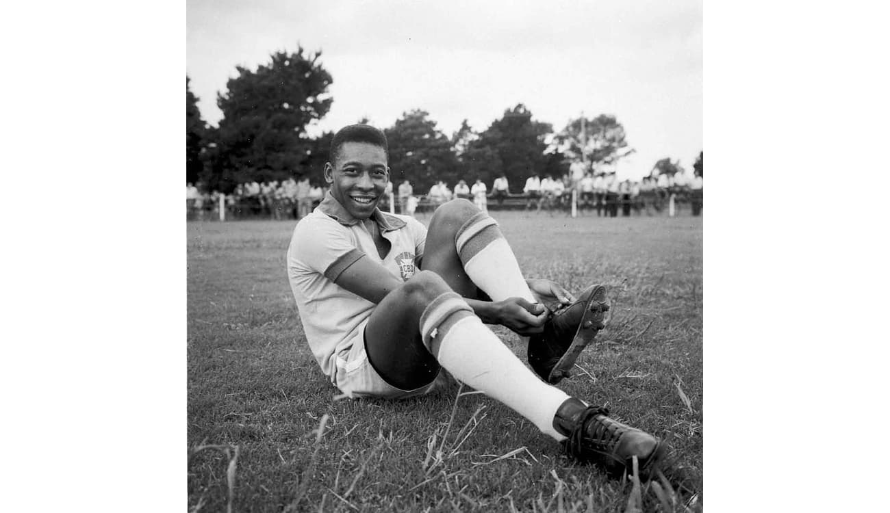 Os lances que provam que Rei Pelé é e sempre será o Rei do Futebol