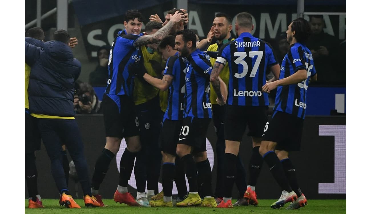 Inter de Milão vence o Napoli e encerra invencibilidade do líder do  Campeonato Italiano, futebol italiano