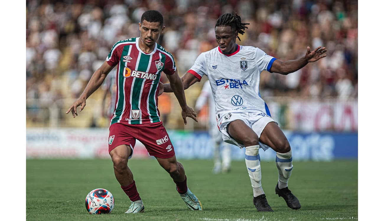 As vésperas da estreia do Fluminense no Mundial, John Kennedy diz que  trabalharia com eventos: 'Gosto da noite' - Lance!