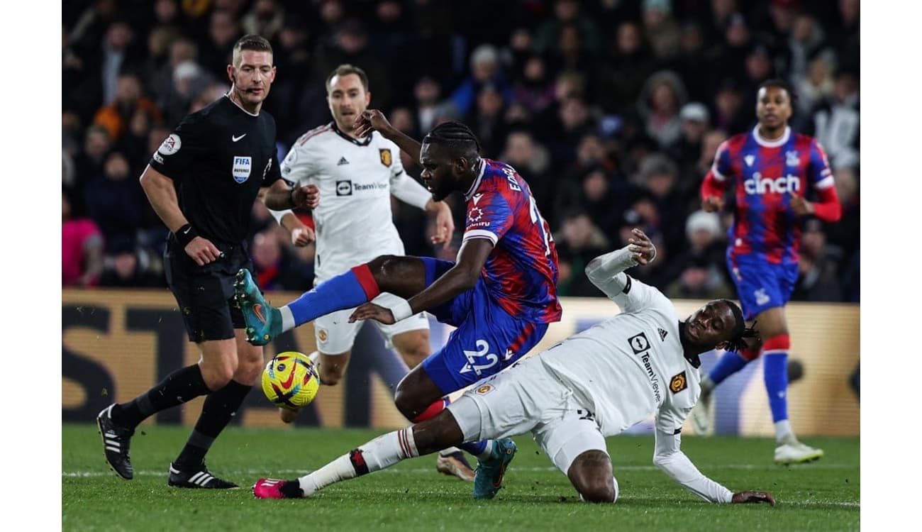 Crystal Palace empata no fim, e encerra sequência de vitórias do Manchester  United no Inglês