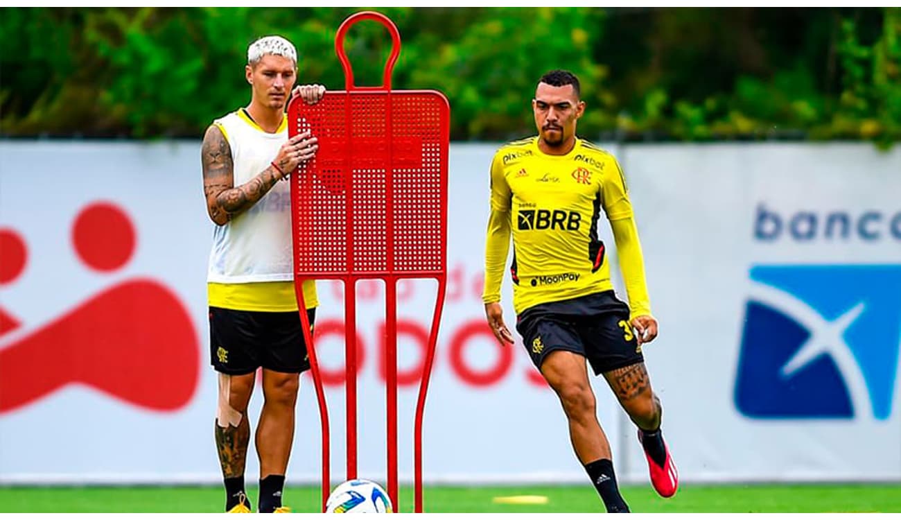 Esperanças para enfrentar o Vasco, Varela e Wesley realizam atividades  físicas em dia de folga do Flamengo, Flamengo