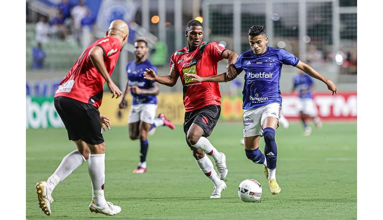 Cruzeiro joga mal, perde para o Pouso Alegre e aumenta sequência negativa  no Mineiro - Lance!