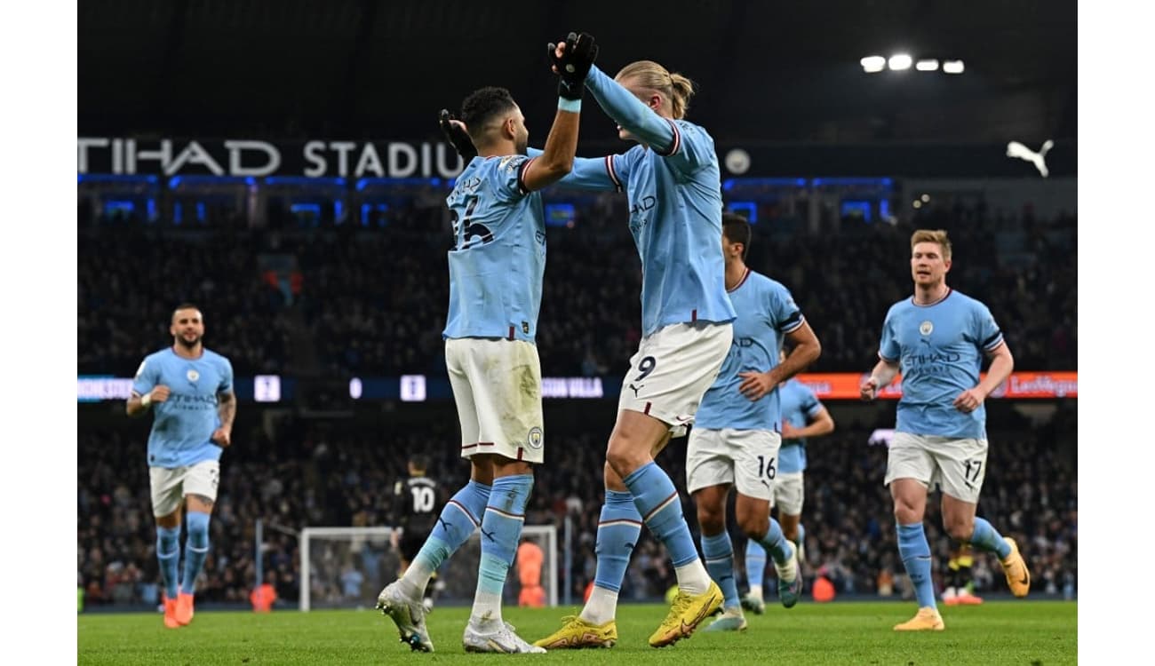 Manchester City bate Aston Villa, cola no líder Arsenal e esquenta briga  pelo título da Premier League - Lance!