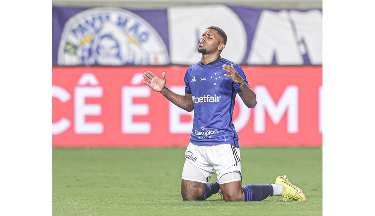 No Cruzeiro, Wesley Gasolina passa por cirurgia no joelho direito
