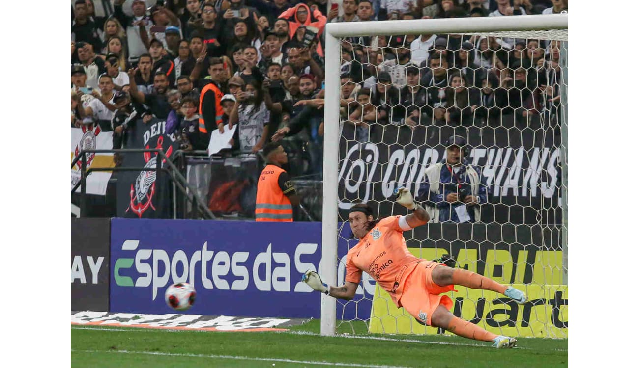 Herói contra o Remo, Cássio se torna goleiro com mais pênaltis defendidos  na história do Corinthians