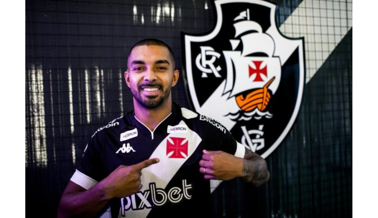 Santos assina pré-contrato com lateral-esquerdo do Vasco - Lance!