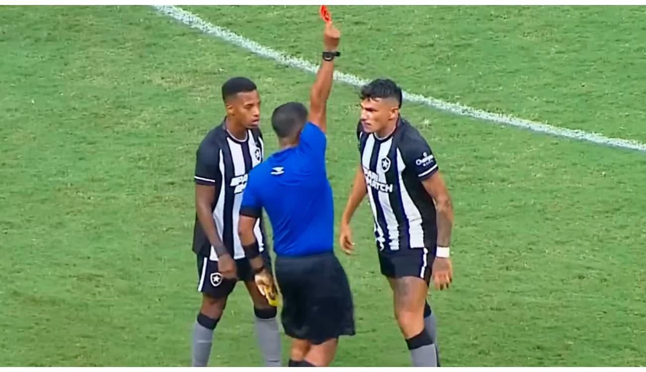 Árbitro relata cartão amarelo para Marçal, do Botafogo, por