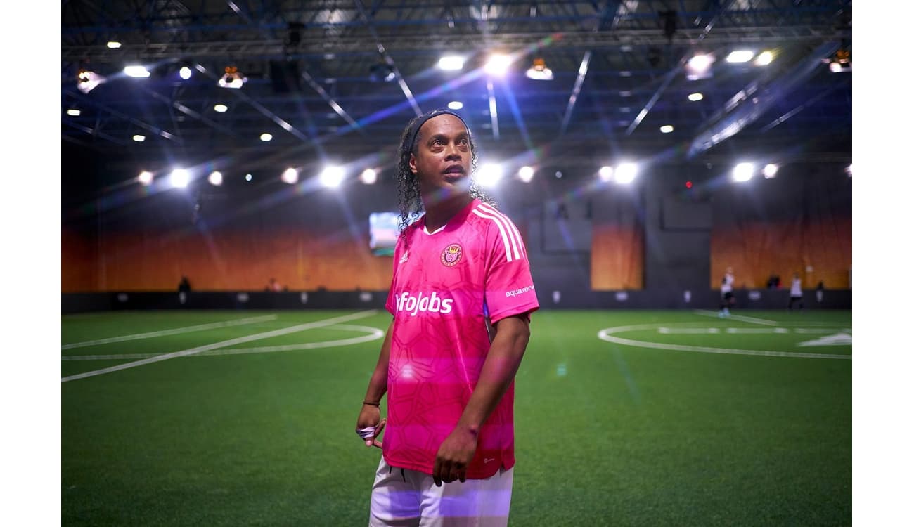 Brazil icon Ronaldinho returns to football as part of Gerard