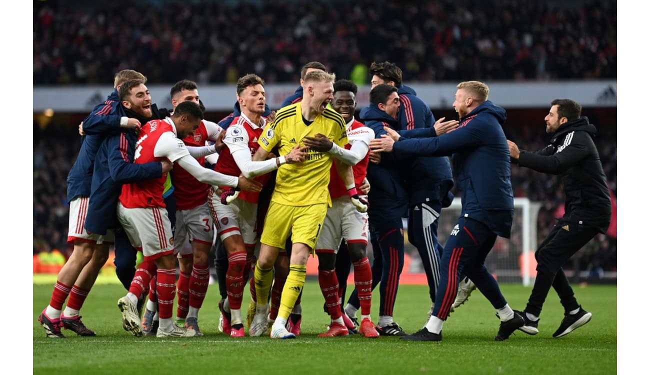 Arsenal vence jogo com viradas e gol no último lance para seguir