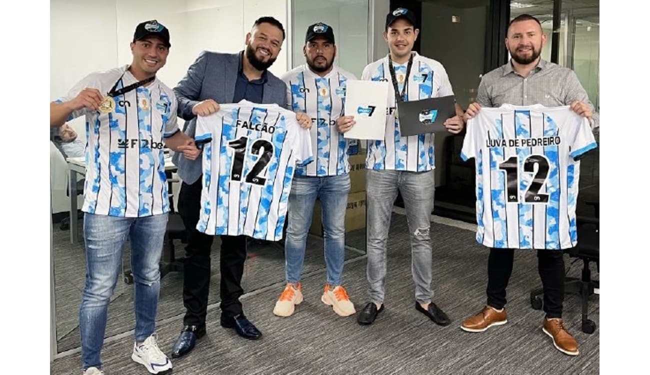 Grêmio: Maicon é anunciado e retorna ao clube para jogar futebol 7