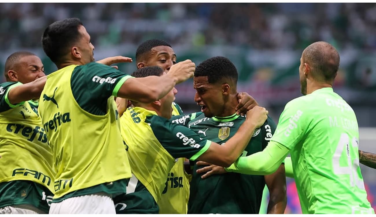 Em dia de folga, sete jogadores do Palmeiras aparecem na Academia - ISTOÉ  Independente
