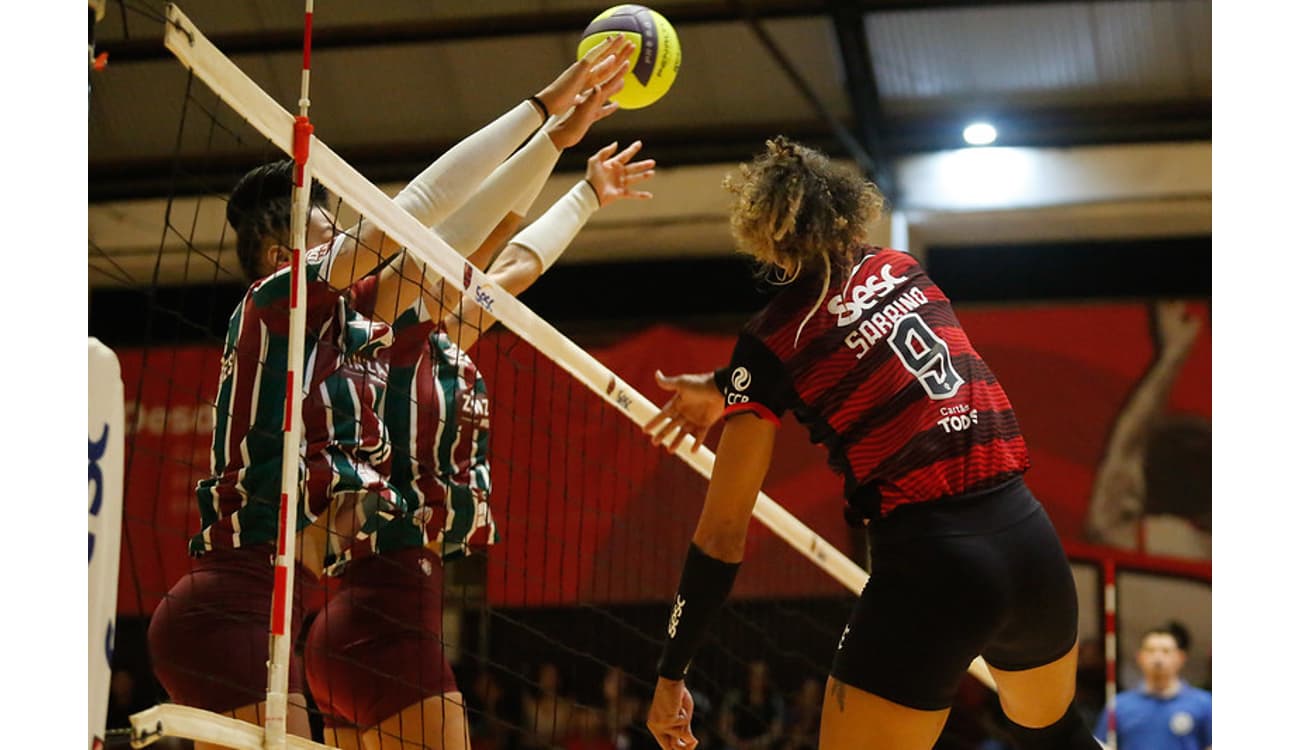 Seleção feminina de vôlei disputa Sul-Americano de olho na vaga