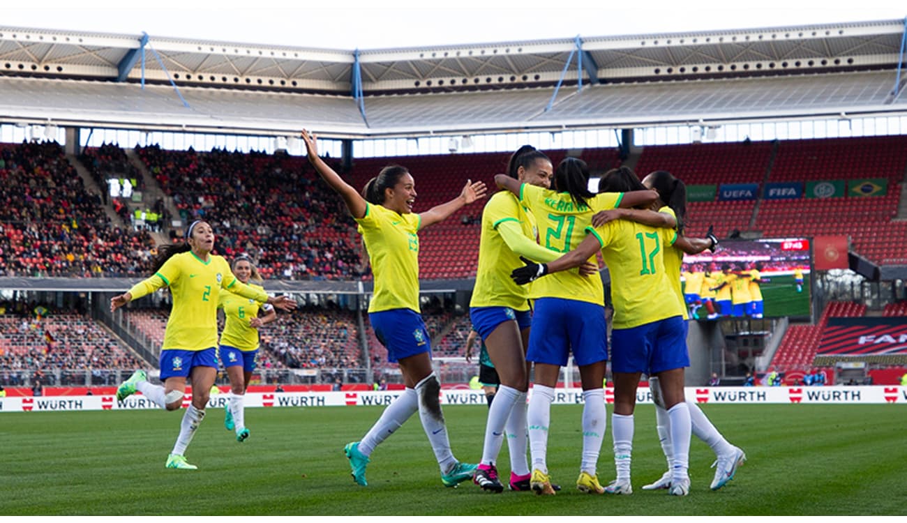 Brasil vence Estados Unidos no primeiro amistoso após Copa do Mundo