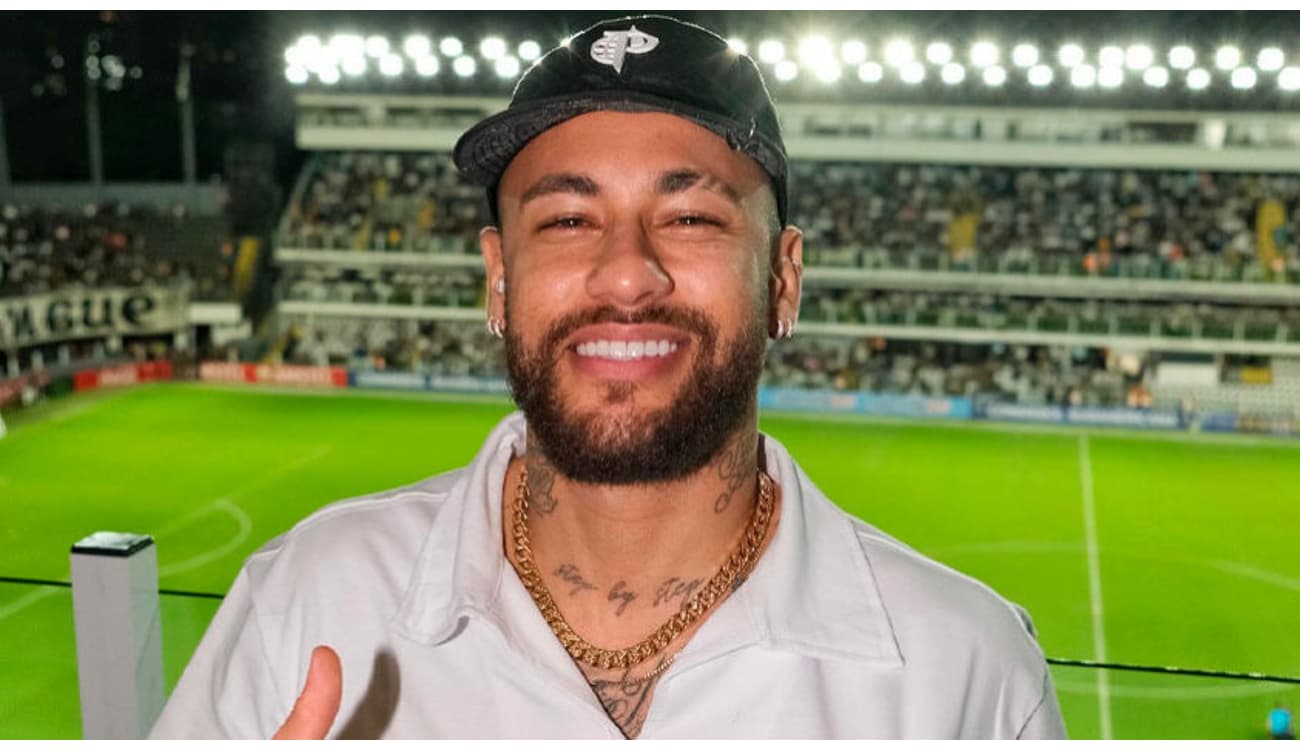 Neymar acompanha empate do Santos na Vila Belmiro