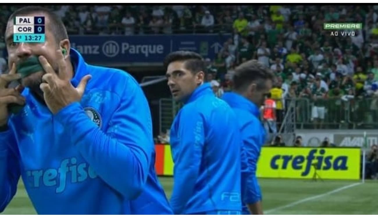 Auxiliar do Palmeiras coloca fita na boca para protestar contra a,  Explorando o mundo do jogo de panela ceramica tramontina