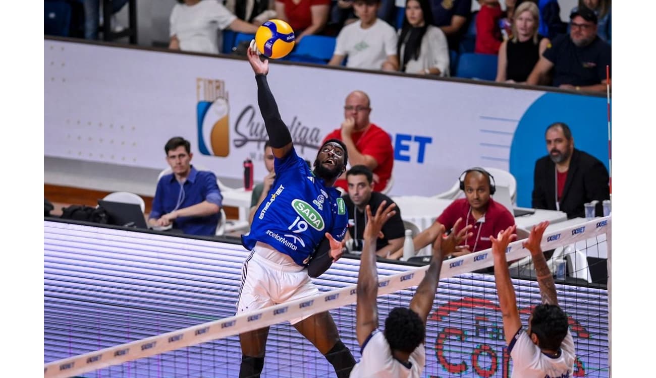 López é eleito melhor jogador do Sul-Americano de Vôlei