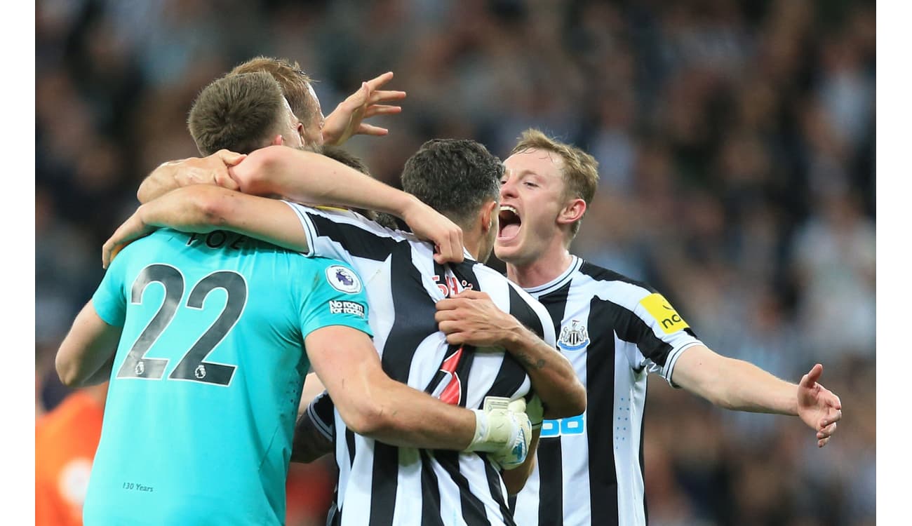 Liverpool leva o empate do Newcastle nos acréscimos do Inglês