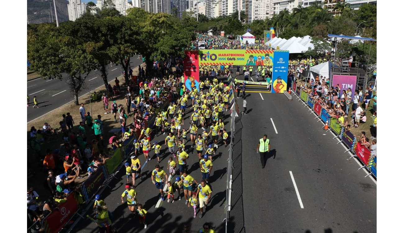 Maratona de Futebol: Os Sites que Transmitem Jogos Ao Vivo e de Graça no  Brasil!