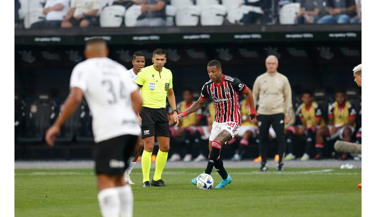 Dorival dispara contra arbitragem após empate do São Paulo em clássico:  'Foi lamentável o que aconteceu aqui hoje