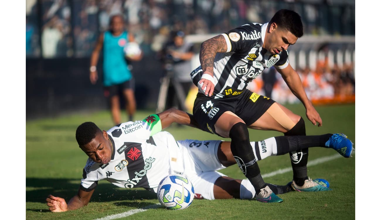 Entenda por que jogo entre Santos e Vasco é fundamental para os dois na  luta contra o rebaixamento - Fotos - R7 Futebol