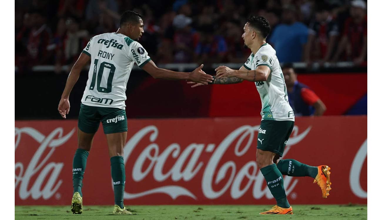 Com brilho de Artur, Palmeiras vence o Cerro Porteño e encaminha a