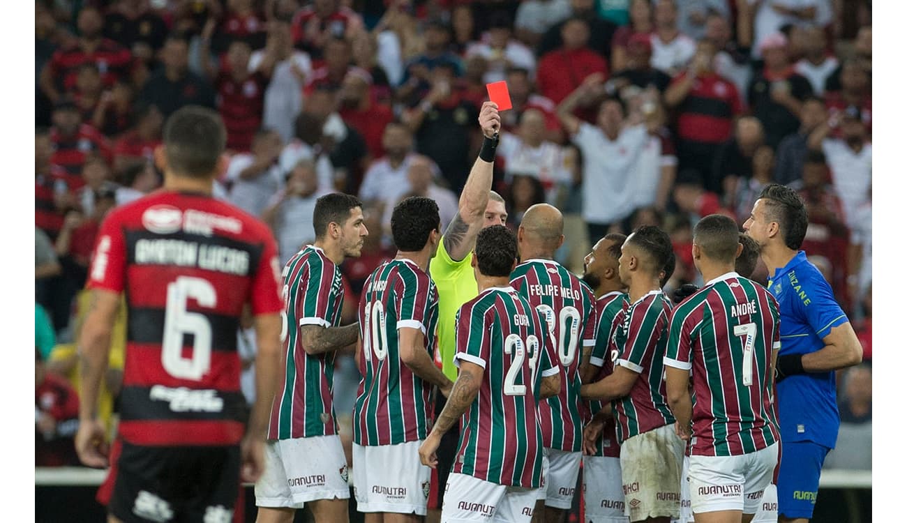 Fluminense x Flamengo: CBF divulga áudios do VAR sobre lances