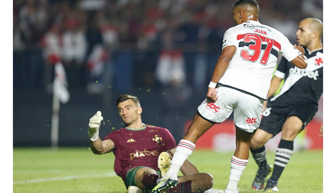 Léo Jardim diz que expulsão atrapalhou Vasco em empate