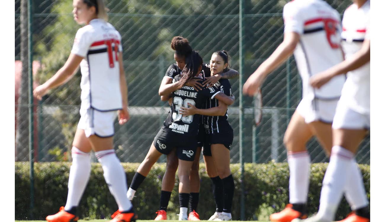 São Paulo vence o Corinthians pelo Campeonato Paulista Feminino e encosta  na liderança - Lance!