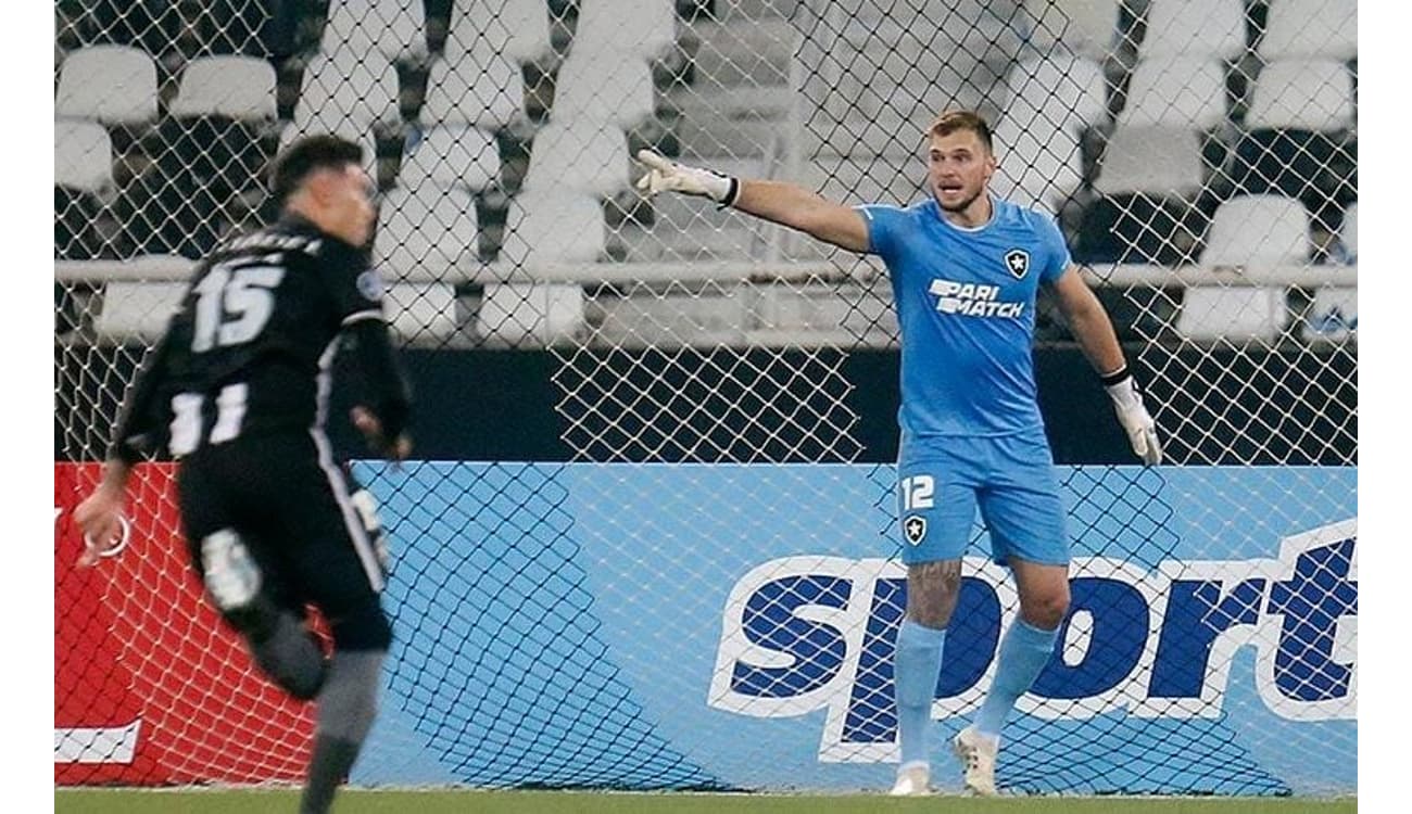 Lucas Perri analisa atuação do Botafogo, elogia LDU e projeta jogo