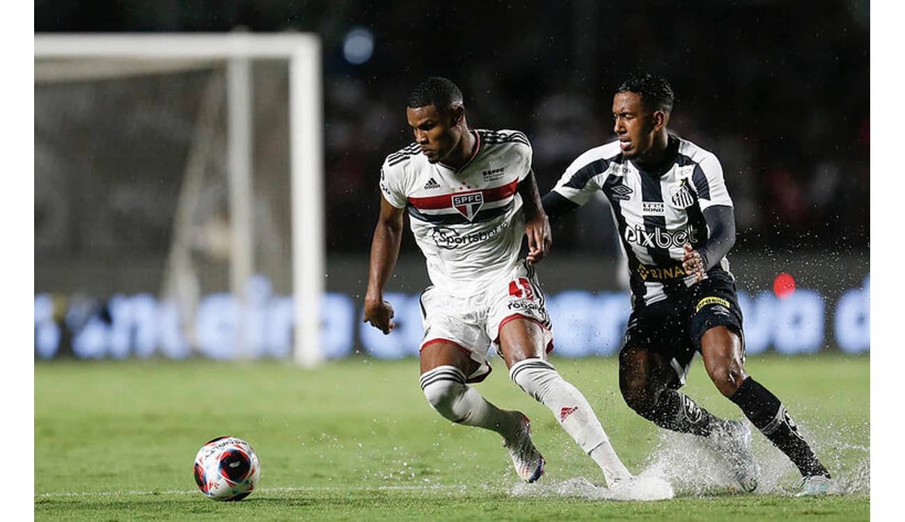 Titular absoluto na base do West Ham, Luizão ganha oportunidade no elenco  profissional - Lance!