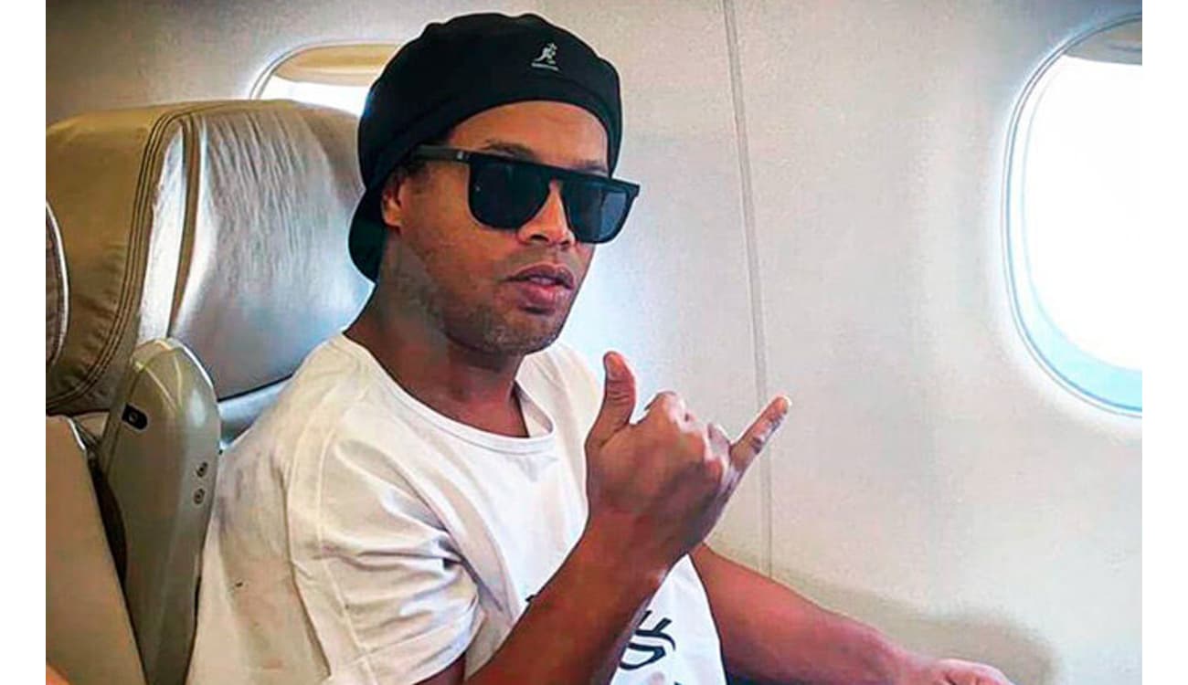 Justiça bloqueia contas do Atlético-MG por dívida com Ronaldinho