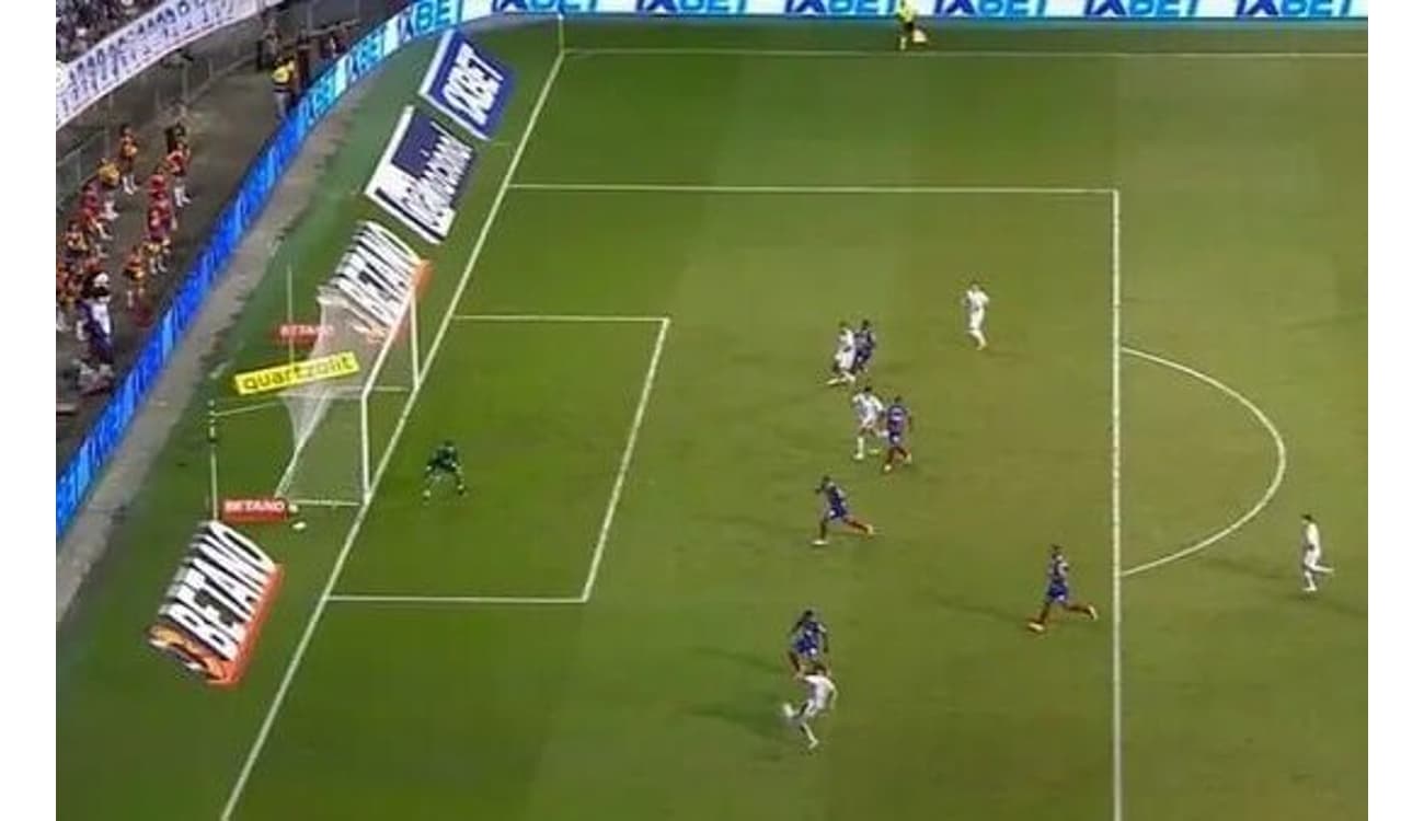 VAR tem primeira impressão de lance legal em gol anulado do