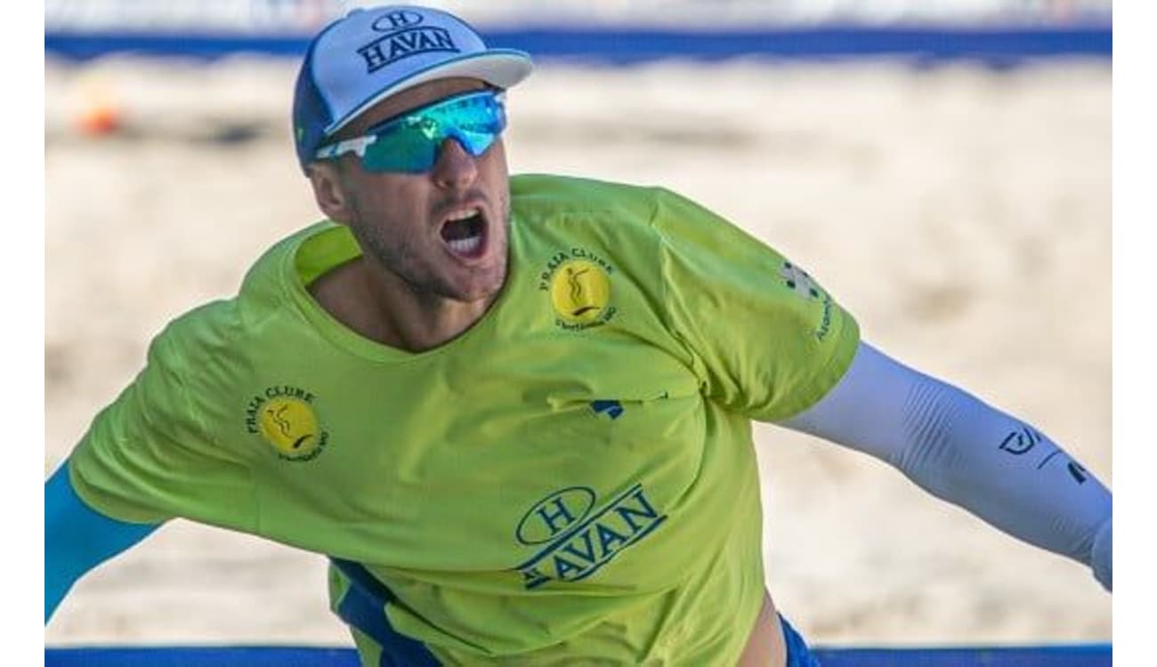 Mundial de Beach Tennis: André Baran e Nikita Burmakin avançam