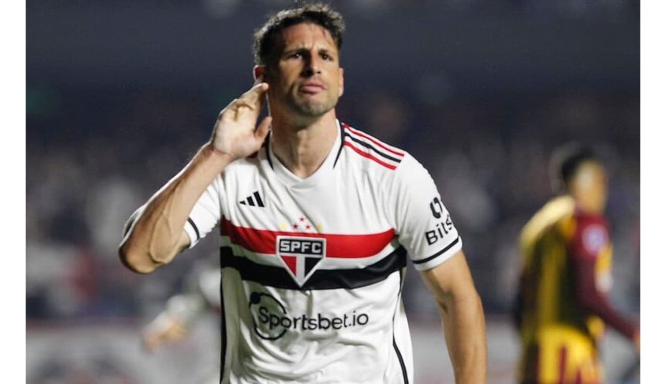 Calleri fires Sao Paulo to win over Santos