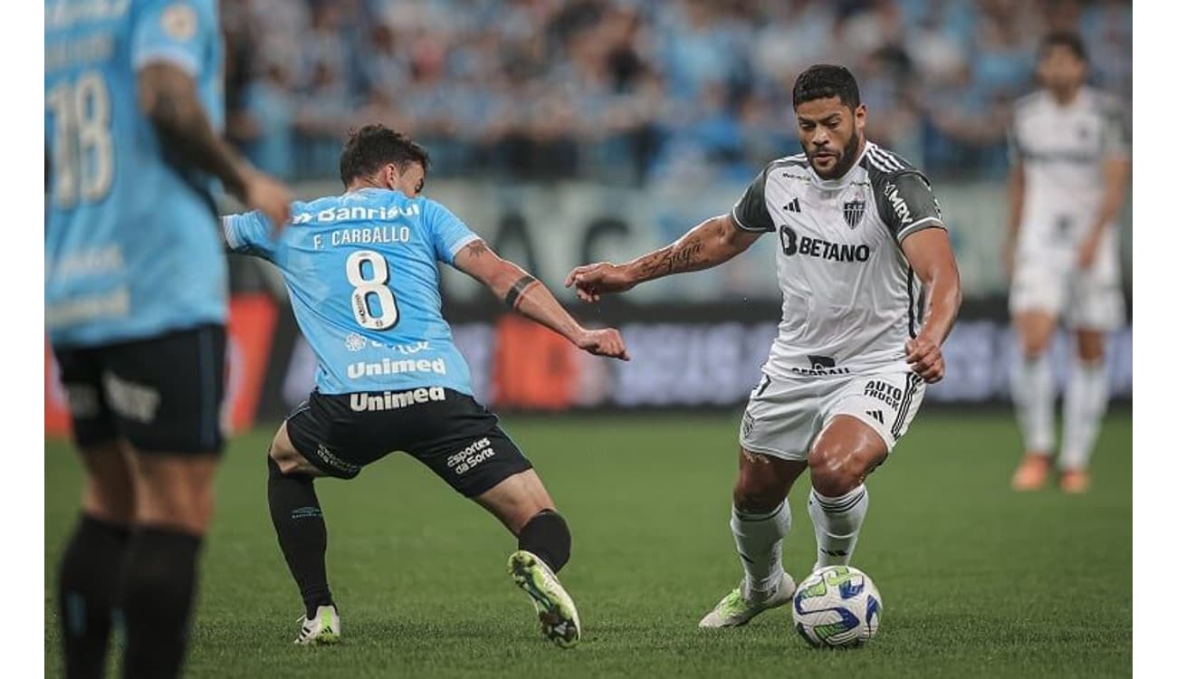 Grêmio mostra força, vence o Atlético-MG em BH e cola no G4 - Lance - R7  Futebol