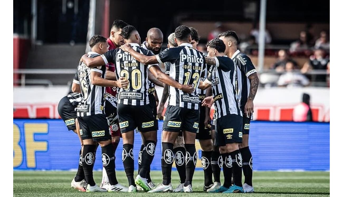 São Paulo vira sobre o Santos na Vila e avança à final do